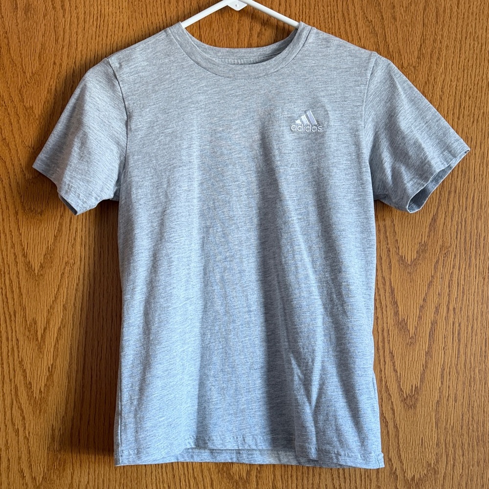 Boys adidas Light Gray Short Sleeve Logo Tee | Classic Athletic T-Shirt